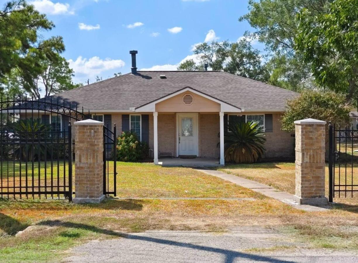 Tranquil Oasis Villa Houston Exterior photo